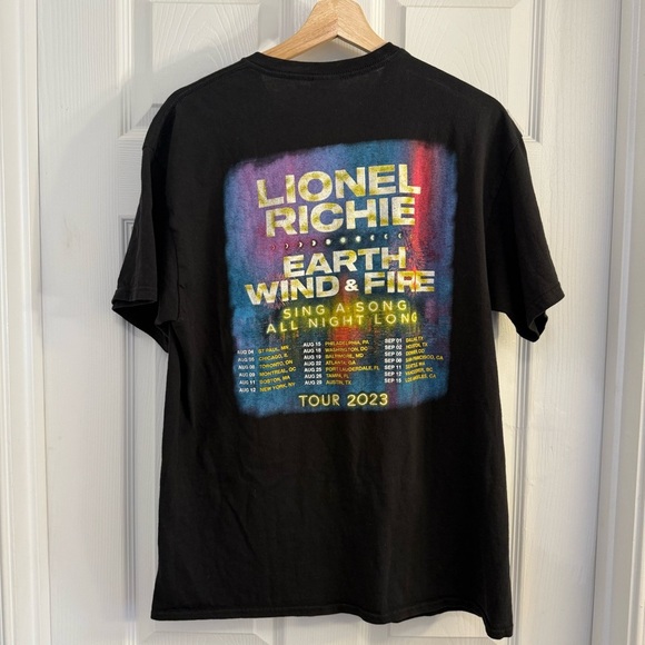 NWOT Lionel Richie Earth Wind & Fire Sing a Song All Night Long Tour 2023 Shirt - Picture 2 of 3